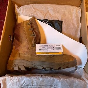 Garmont T8 Extreme military combat hiking boot - Men’s Size 9 WIDE